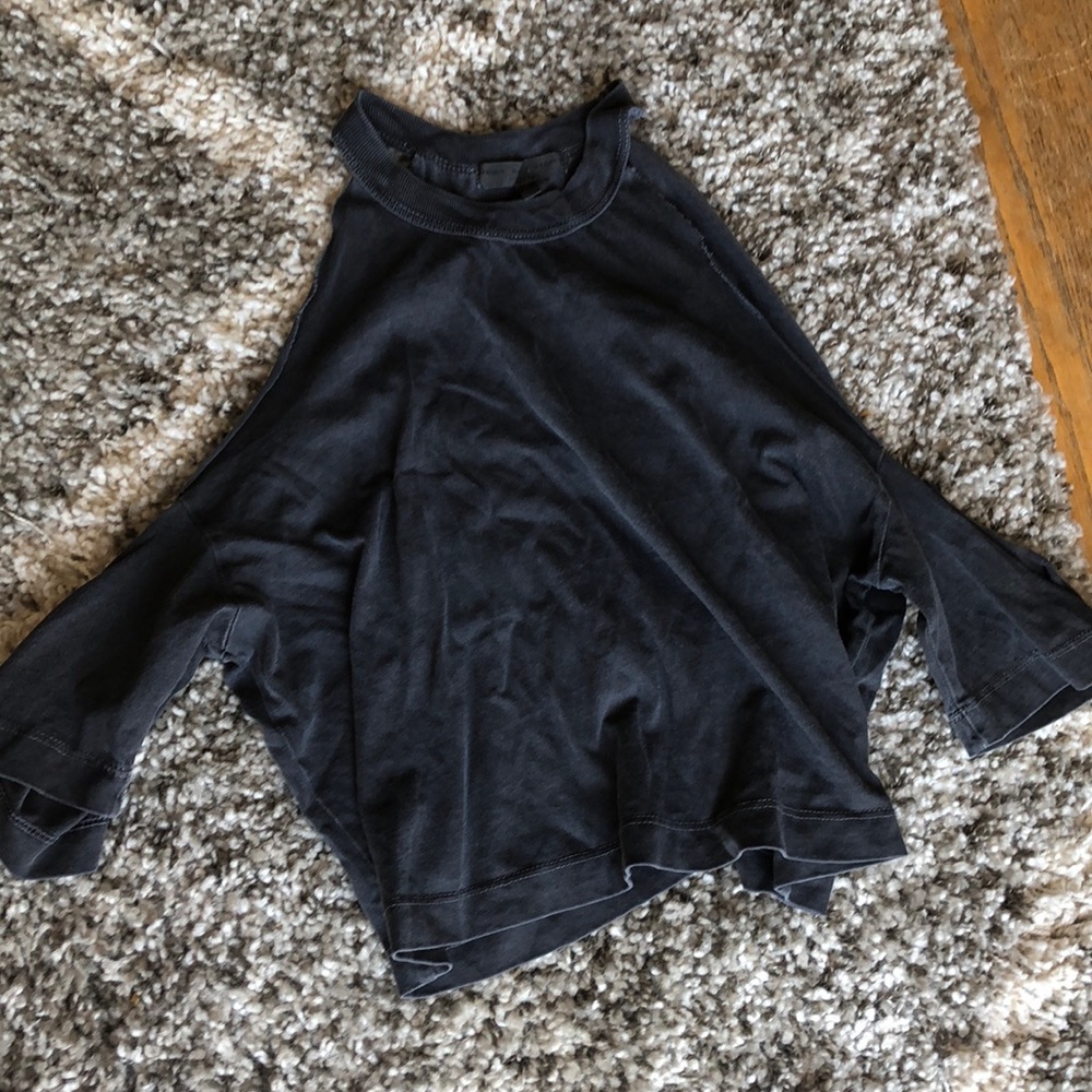 SHOULDER CUT OUT CROP TOP